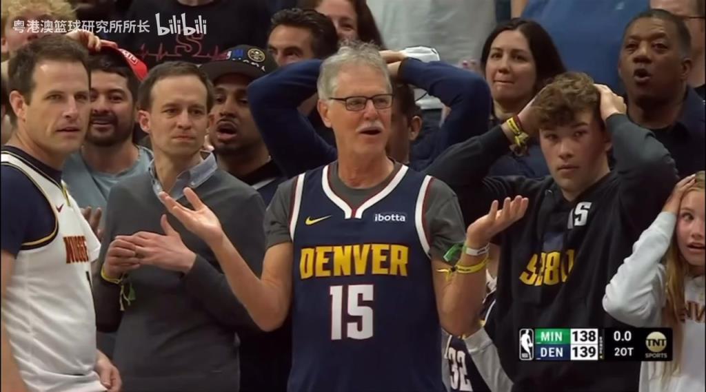 導火索？回顧此前掘金對陣森林狼，威少送出三分犯規(guī)后的眾生相！