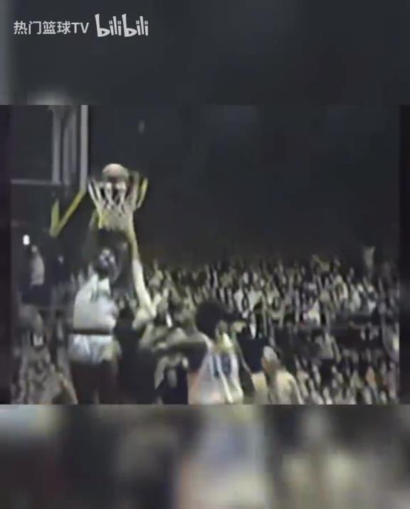 這是怪物嗎？張伯倫高中時期是怎么打球的？校園里的明星！