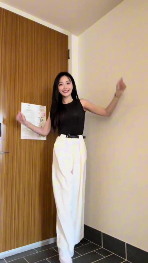 孟超曬自拍：常規(guī)賽正式收官啦，咱們季后賽見啦！