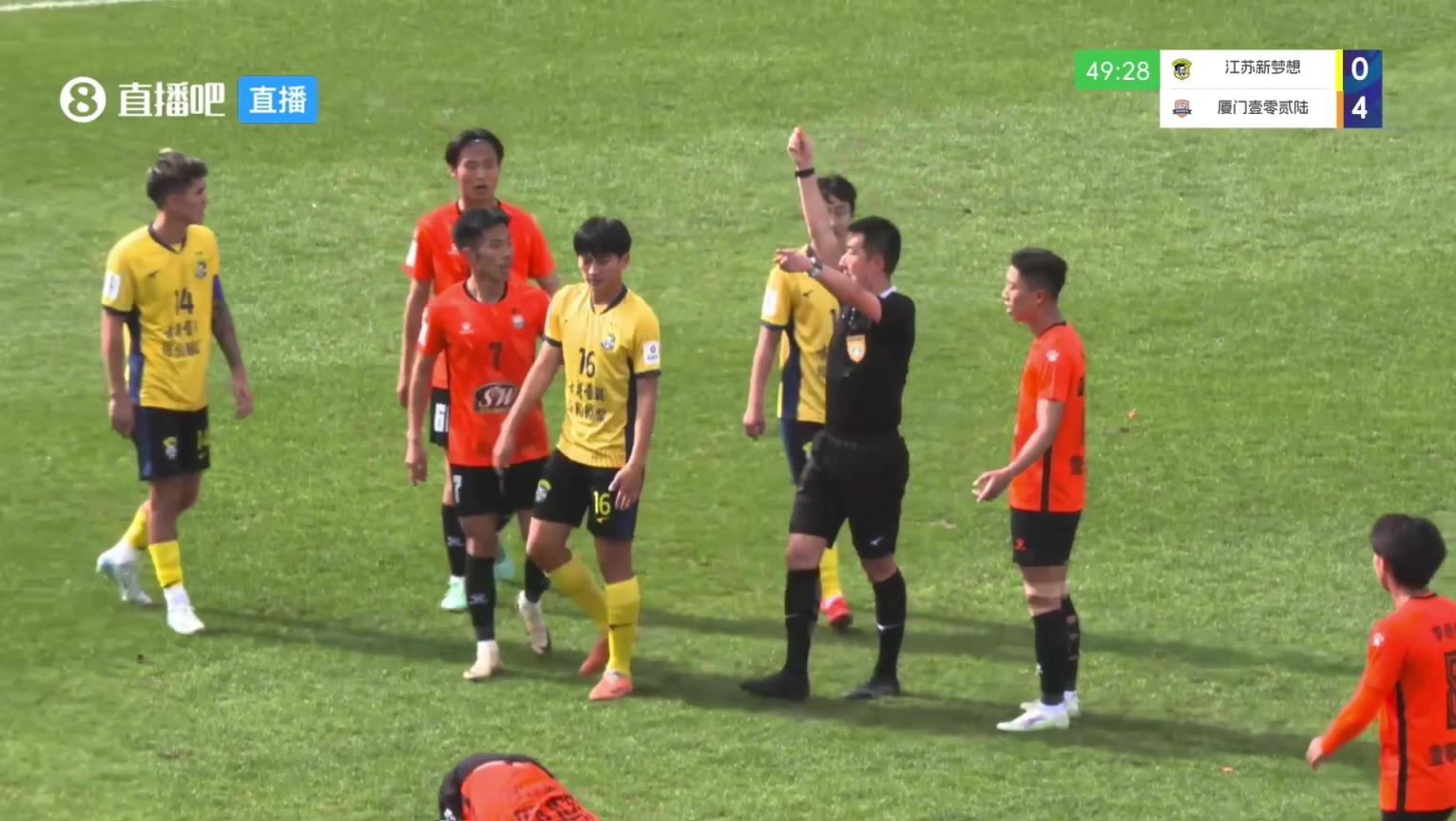 比姆巴佩抬的還高，中冠球員亮鞋釘兇狠蹬踏被裁判直紅驅(qū)逐