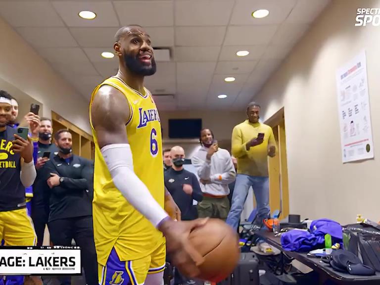 里弗斯絕殺之后湖人隊(duì)的更衣室氛圍，簡直不要太和諧??！