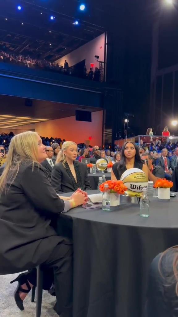 今天這穿搭，差點(diǎn)沒認(rèn)出來！佩奇-布克斯當(dāng)選WNBA狀元后十分淡定