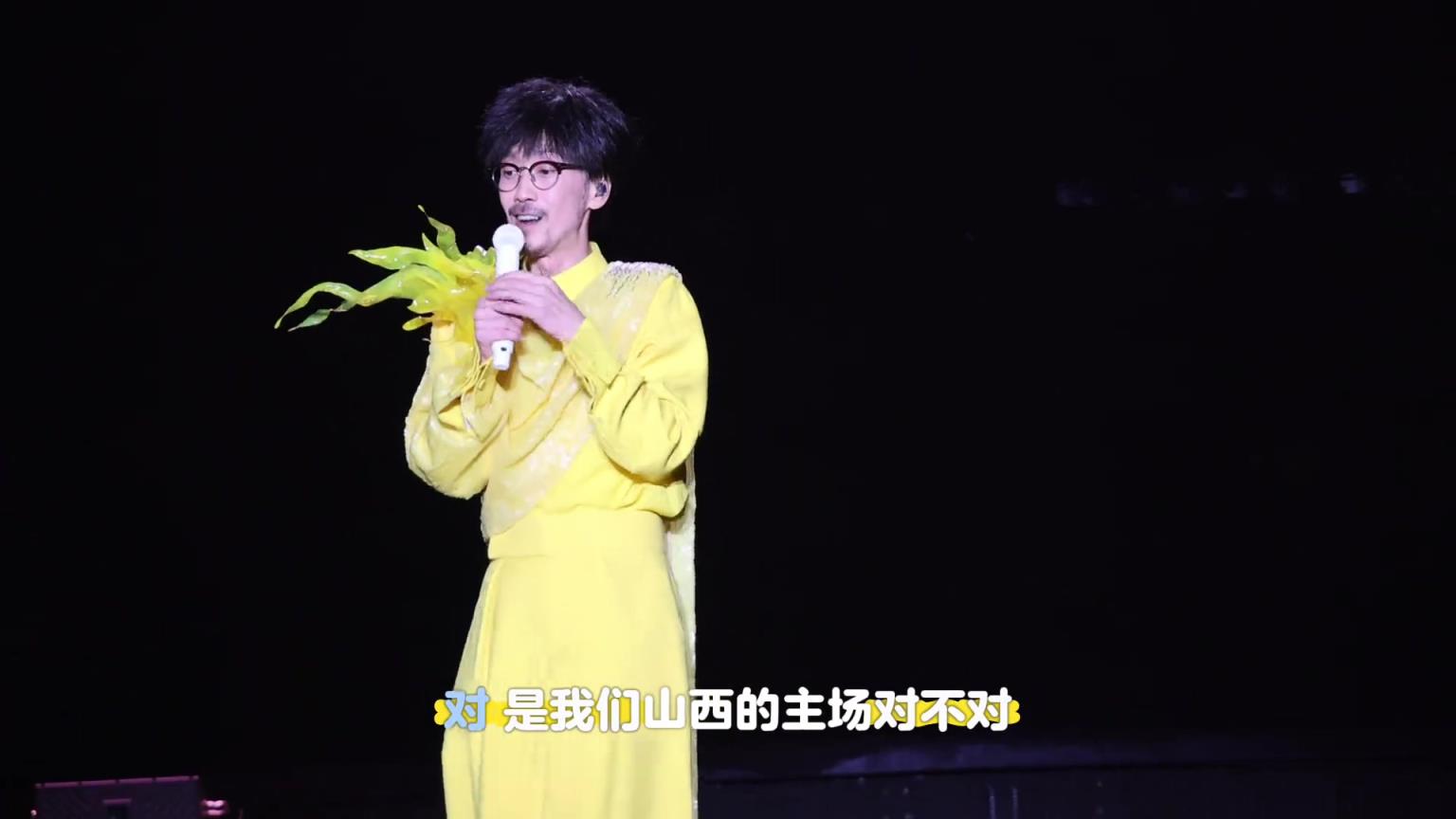 山西鬧他！周傳雄太原演唱會(huì)現(xiàn)場(chǎng)帶領(lǐng)歌迷為山西男籃加油助威