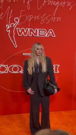 女狀元佩吉強勢登陸WNBA，實力超強，顏值也杠杠的