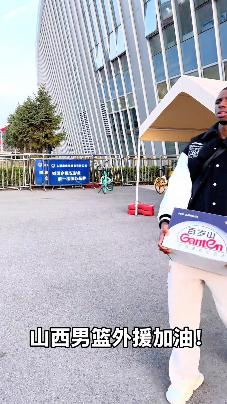 不是！你們山西外援合同還包括搬水的？